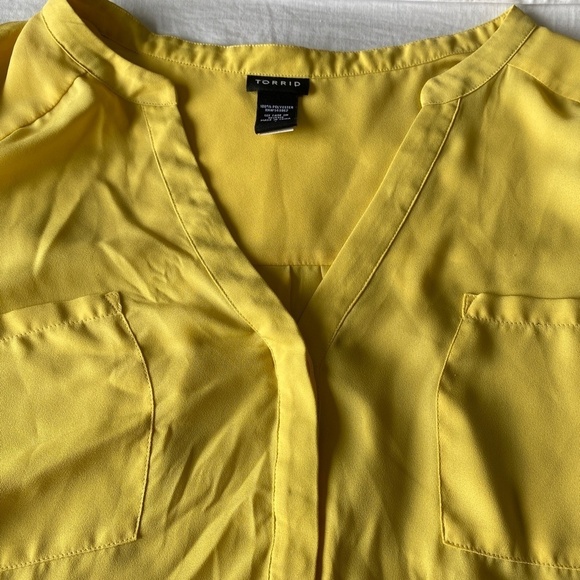 Torrid Women's Yellow Sleeveless Button V-Neck Sheer Blouse Size 4X - Picture 5 of 9